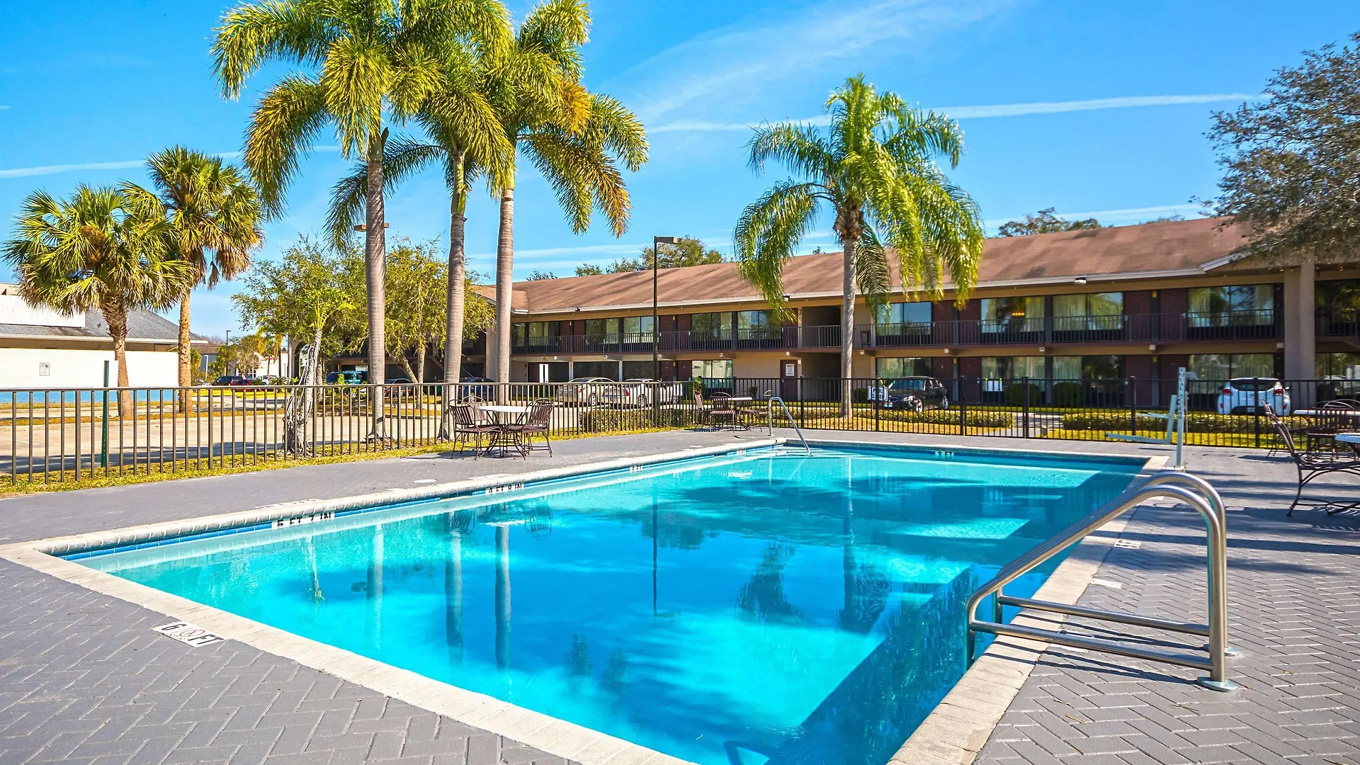 4 Airport Hotels Near Herzing College Melbourne for Easy Access