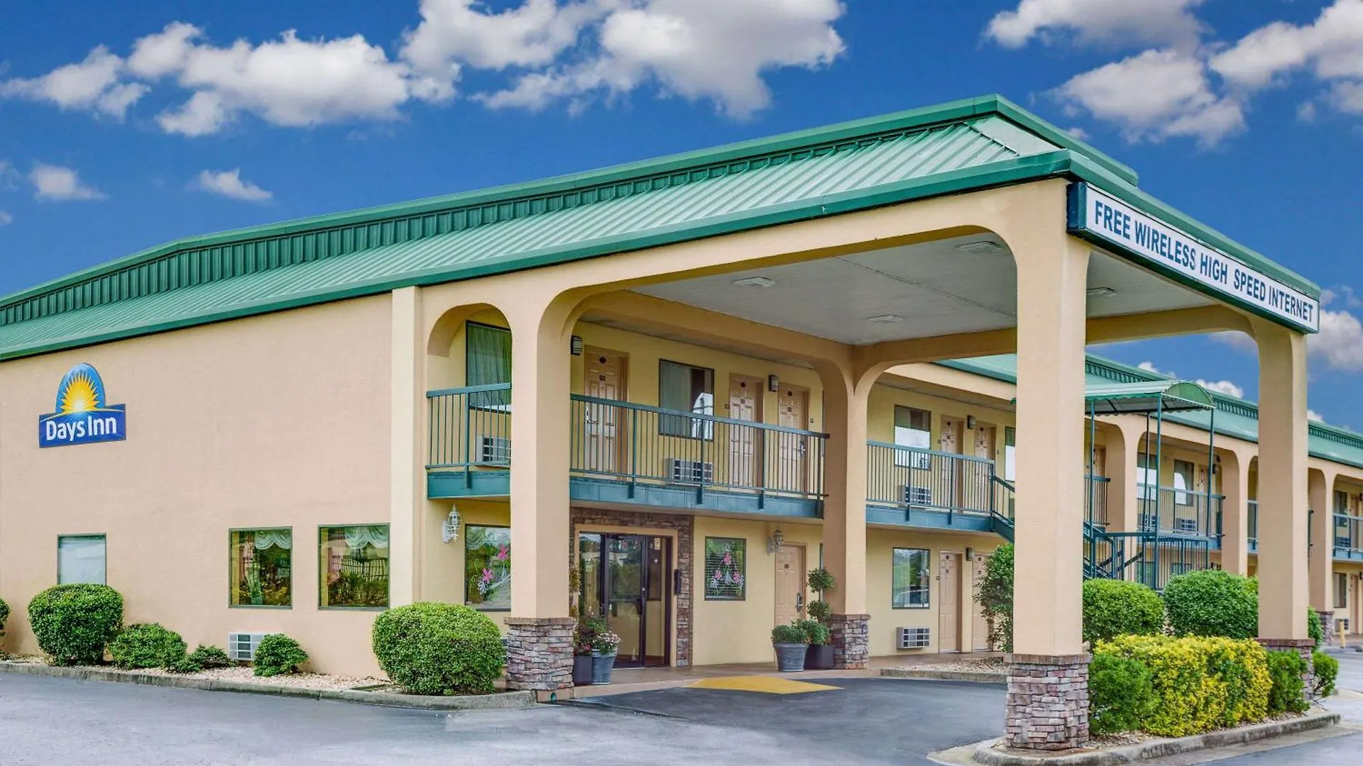 Staying Near Macon's Museum of Arts and Sciences: 4 Budget Hotels Compared